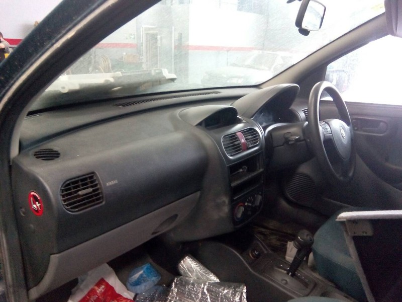 opel corsa c del año 2001