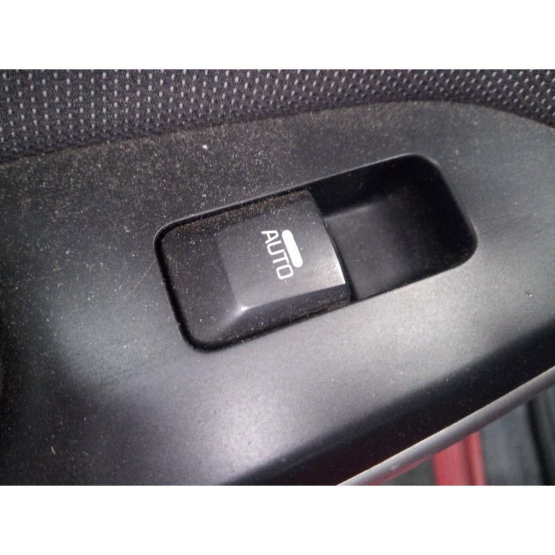 Recambio de mando elevalunas trasero izquierdo para kia cee´d drive referencia OEM IAM   