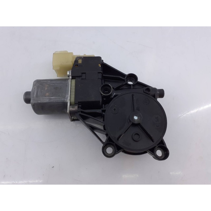 Recambio de motor elevalunas delantero derecho para ford fiesta (ccn) referencia OEM IAM 0130822619  