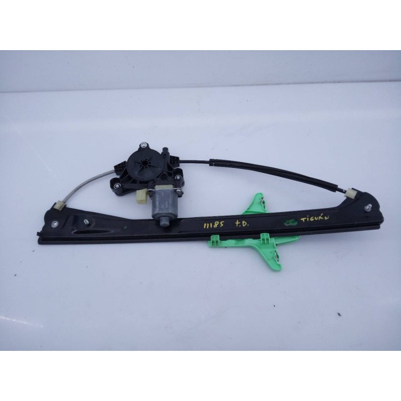 Recambio de elevalunas trasero derecho para volkswagen tiguan sport 4motion bmt referencia OEM IAM 0130822714 E850202098 