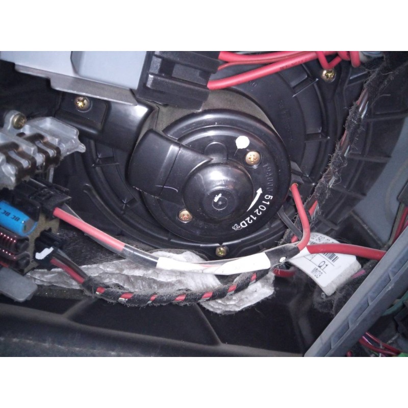 Recambio de ventilador calefaccion para mercedes clase m (w163) 400 cdi (163.128) referencia OEM IAM 124000510212D  