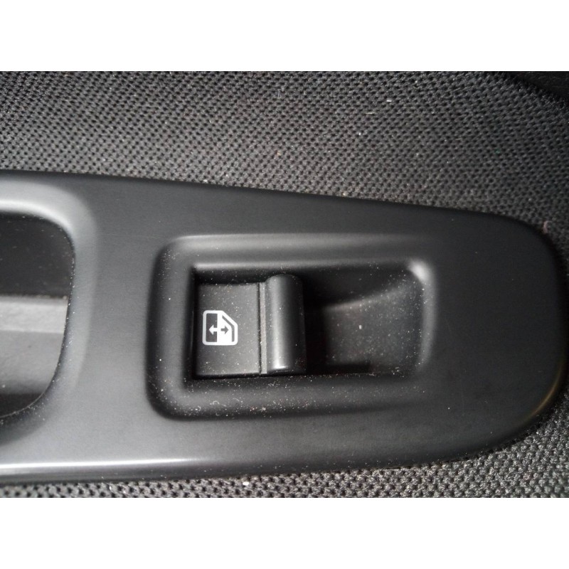 Recambio de mando elevalunas trasero izquierdo para jeep renegade sport 4x2 referencia OEM IAM   