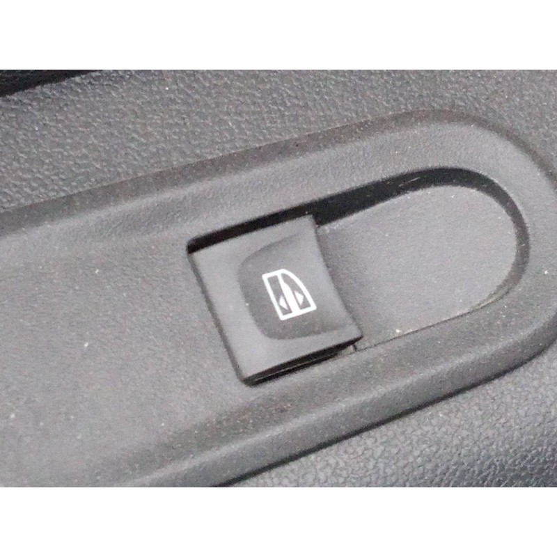 Recambio de mando elevalunas trasero izquierdo para dacia duster ambiance 4x2 referencia OEM IAM   