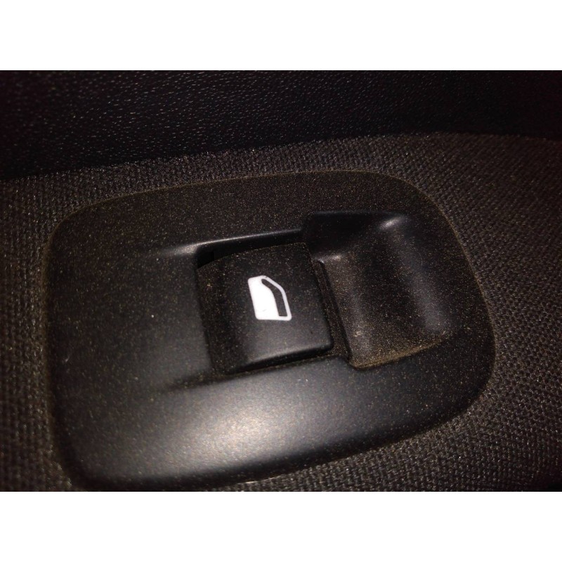 Recambio de mando elevalunas trasero izquierdo para peugeot 2008 (p1) allure referencia OEM IAM   