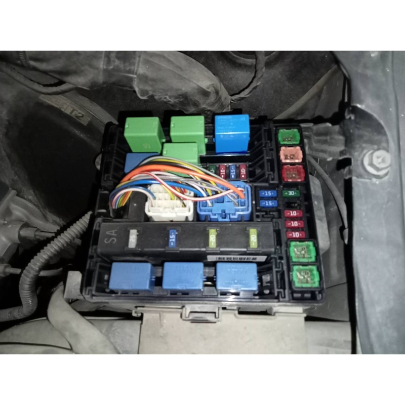 Recambio de caja reles / fusibles para suzuki grand vitara jb (jt) 1.9 ddis turbodiesel referencia OEM IAM   