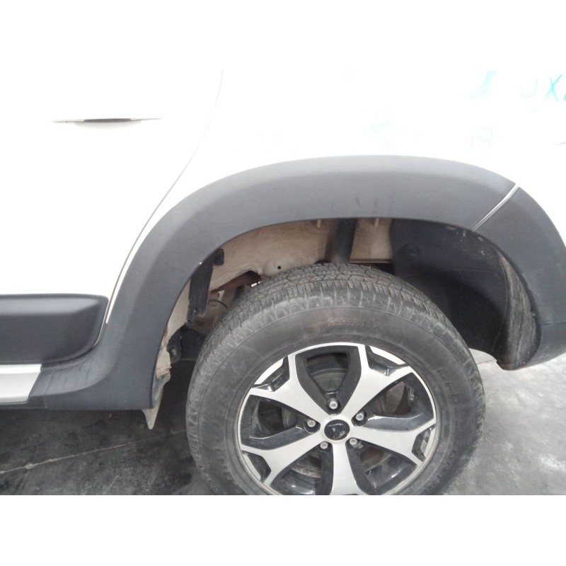 Recambio de aletin trasero izquierdo para dacia duster ambiance 4x2 referencia OEM IAM   