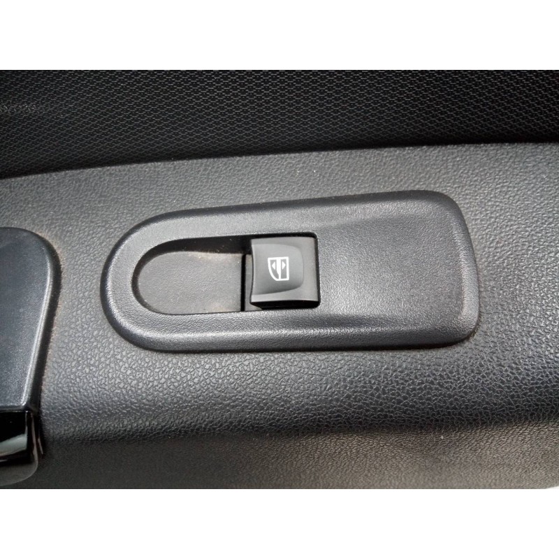 Recambio de mando elevalunas trasero derecho para dacia duster ambiance 4x2 referencia OEM IAM   