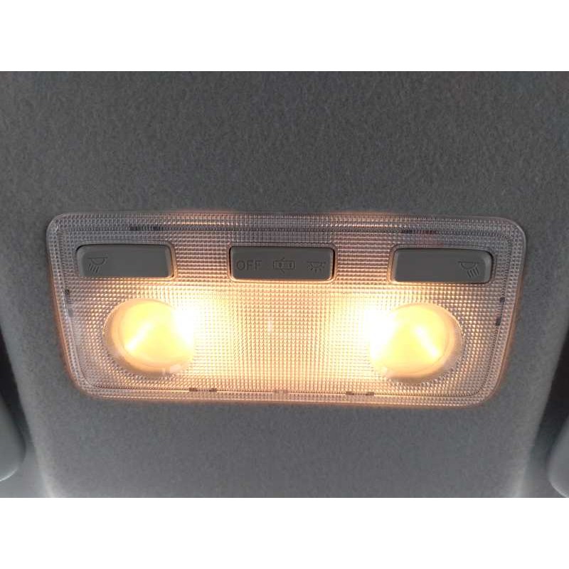 Recambio de luz interior para toyota yaris city referencia OEM IAM   