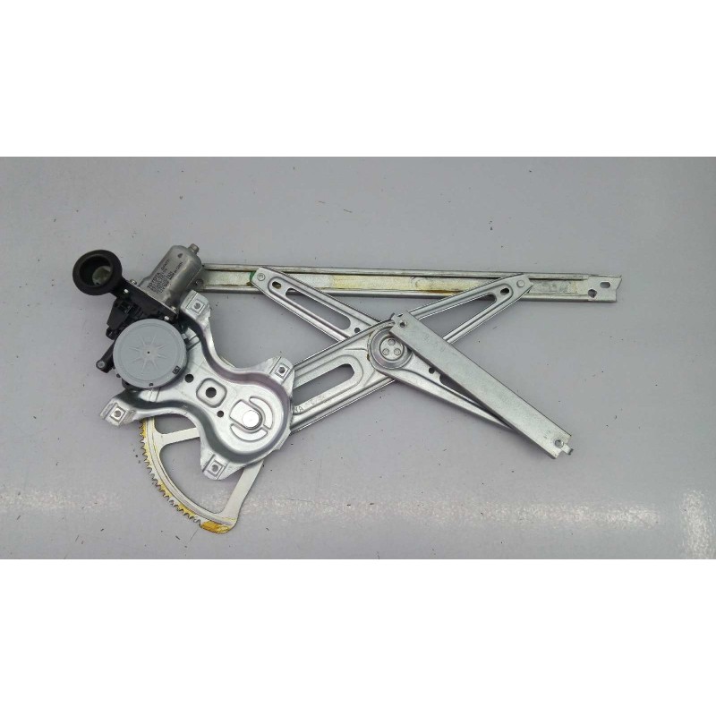 Recambio de elevalunas delantero derecho para toyota yaris city referencia OEM IAM 857100P100 973582101 