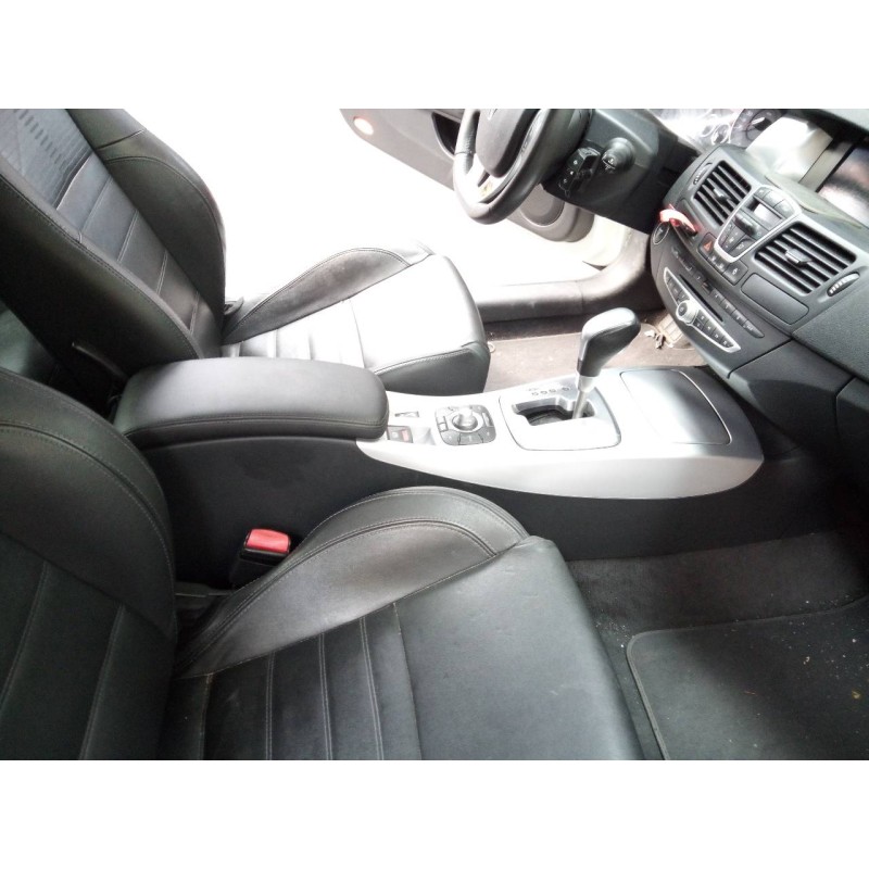 Recambio de consola central para renault laguna coupe gt referencia OEM IAM   