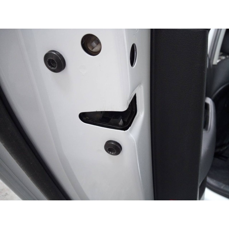 Recambio de cerradura puerta trasera izquierda para audi a3 sportback (8va) attraction referencia OEM IAM   