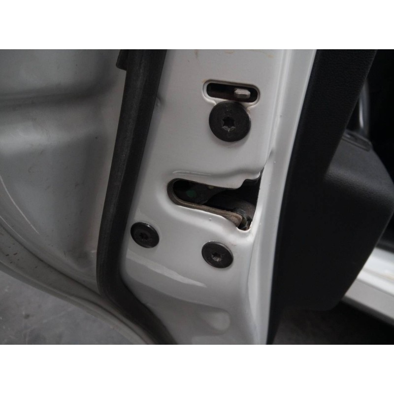 Recambio de cerradura puerta trasera izquierda para dacia duster laureate 4x2 referencia OEM IAM   