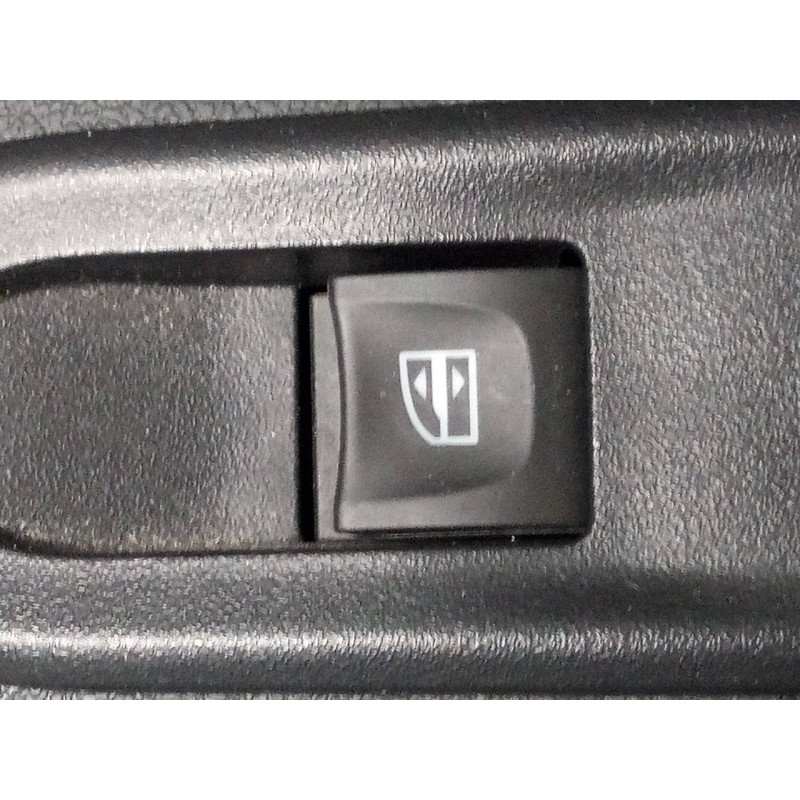 Recambio de mando elevalunas trasero derecho para dacia duster laureate 4x2 referencia OEM IAM   