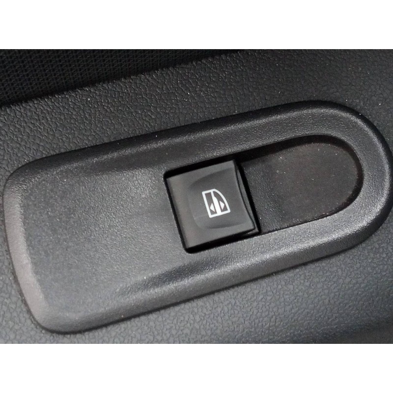 Recambio de mando elevalunas trasero izquierdo para dacia duster laureate 4x2 referencia OEM IAM   