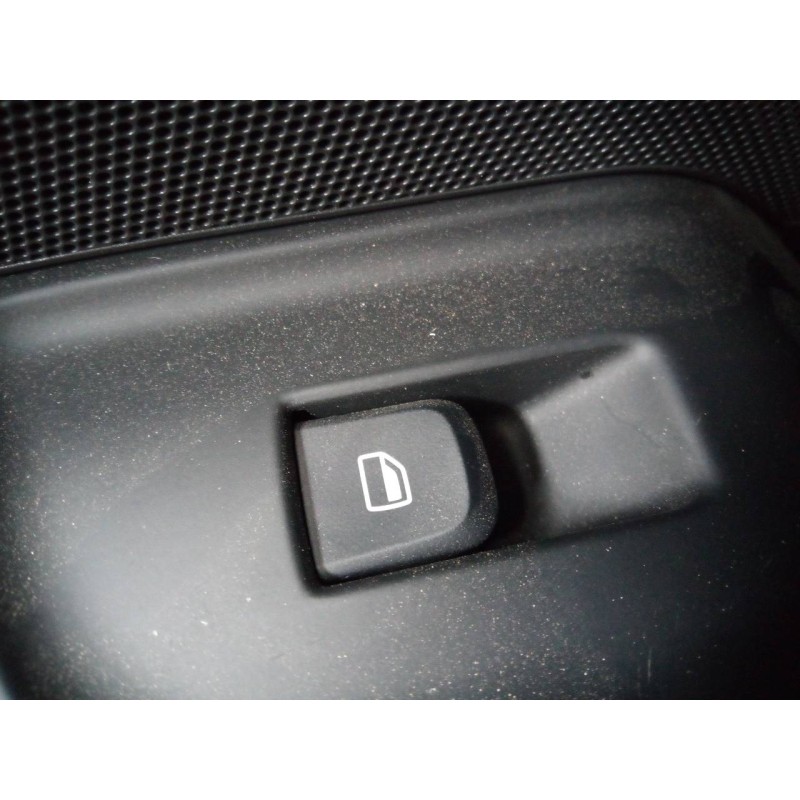 Recambio de mando elevalunas trasero derecho para audi a3 sportback (8va) attraction referencia OEM IAM   