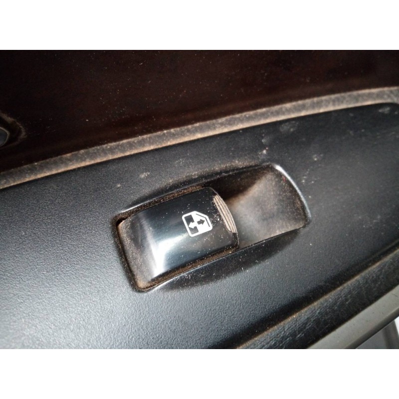 Recambio de mando elevalunas trasero izquierdo para ssangyong rexton 2.9 td gls referencia OEM IAM   