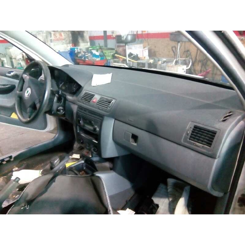 skoda fabia familiar (6y5) del año 2001