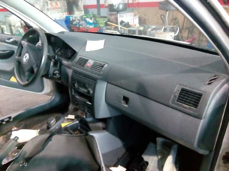 skoda fabia familiar (6y5) del año 2001