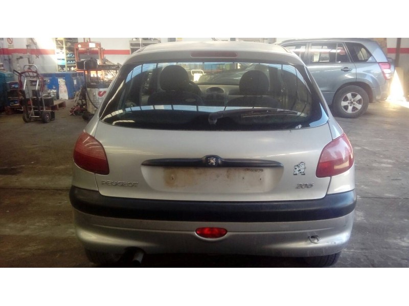 peugeot 206 berlina del año 2001