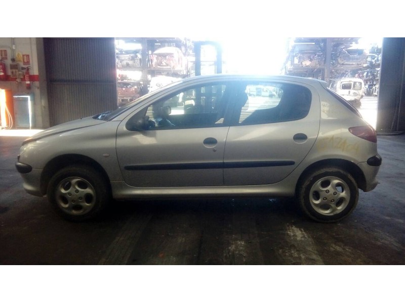 peugeot 206 berlina del año 2001