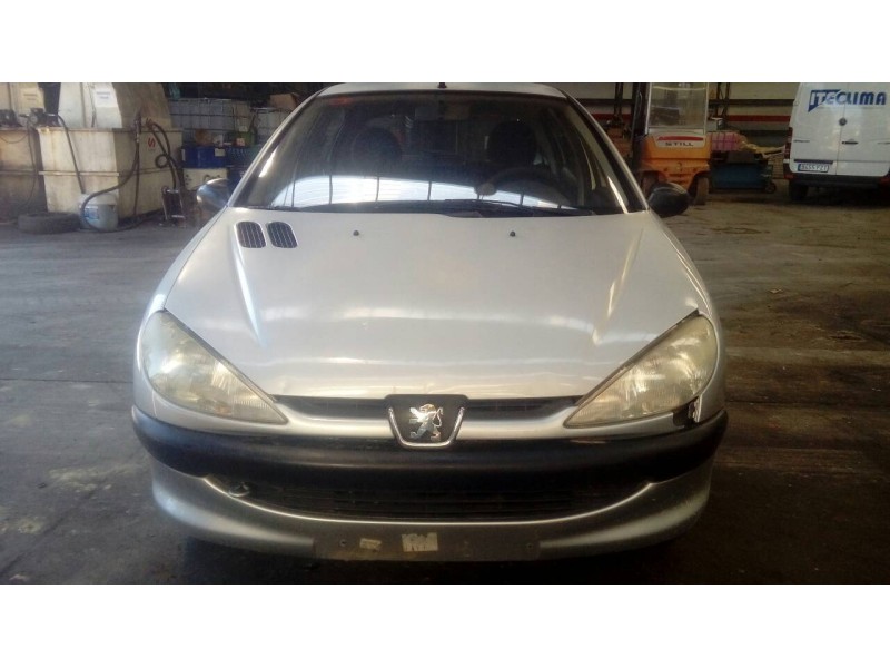 peugeot 206 berlina del año 2001
