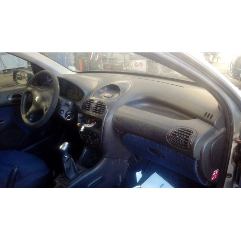 peugeot 206 berlina del año 2001
