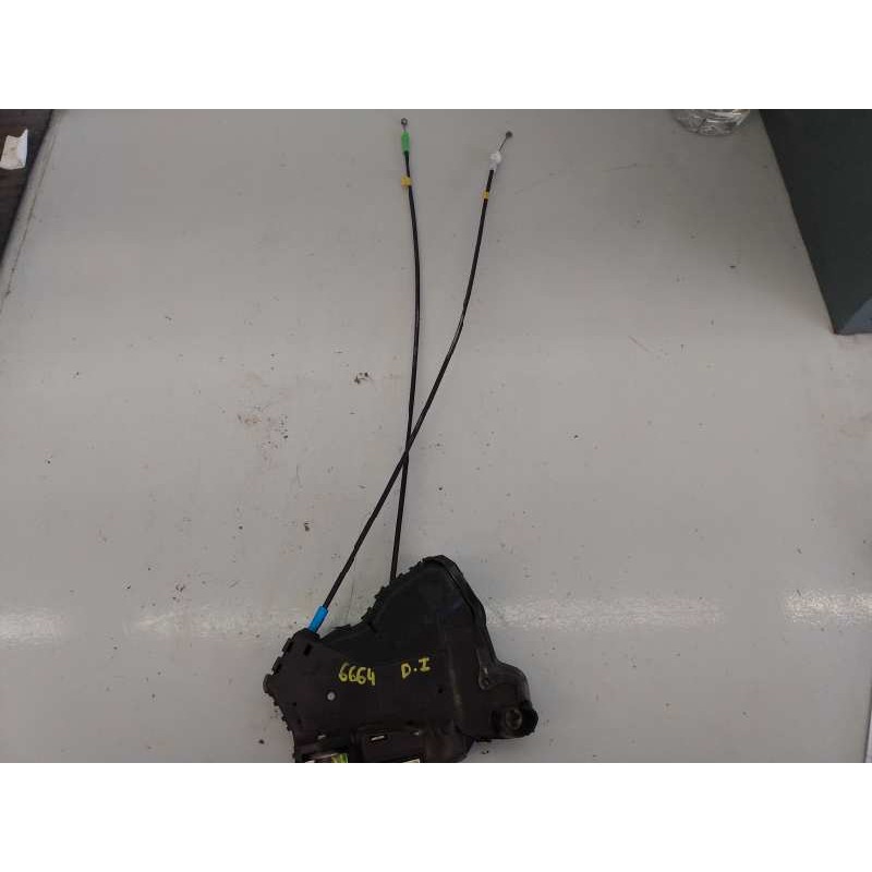 Recambio de cerradura puerta delantera izquierda para toyota auris luna referencia OEM IAM 6904042241  