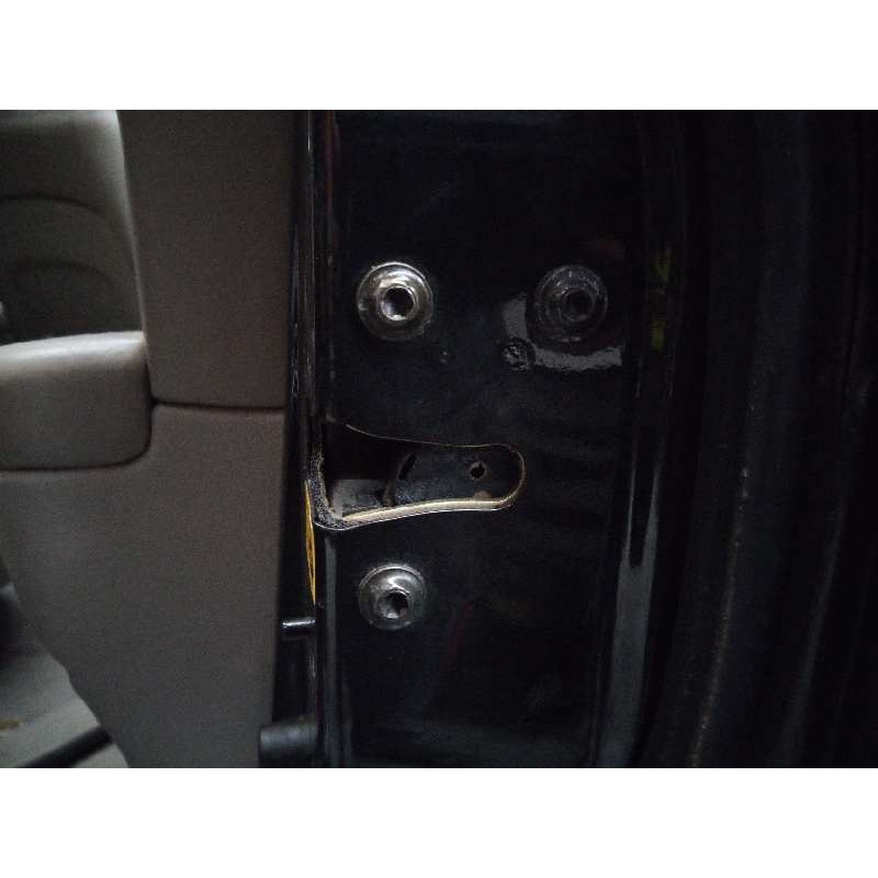 Recambio de cerradura puerta trasera derecha para ssangyong kyron 200 xdi limited referencia OEM IAM 7132008003  