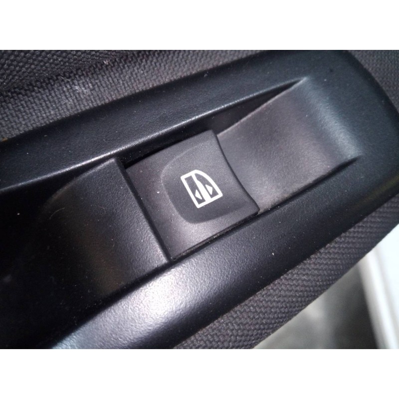 Recambio de mando elevalunas trasero izquierdo para renault scenic iii dynamique referencia OEM IAM   