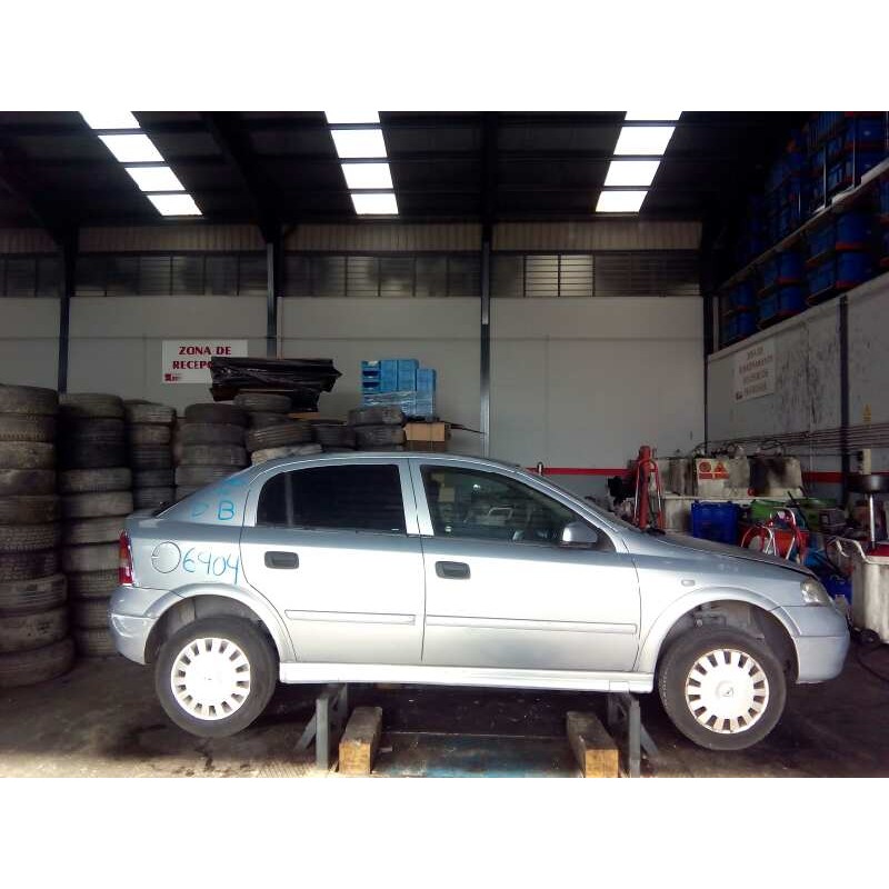 opel astra g berlina del año 2000