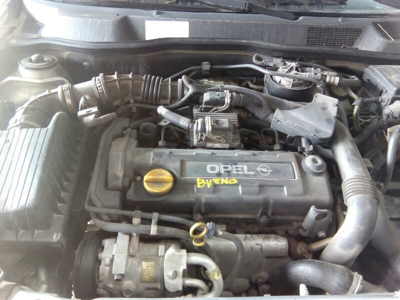 opel astra g berlina del año 2000