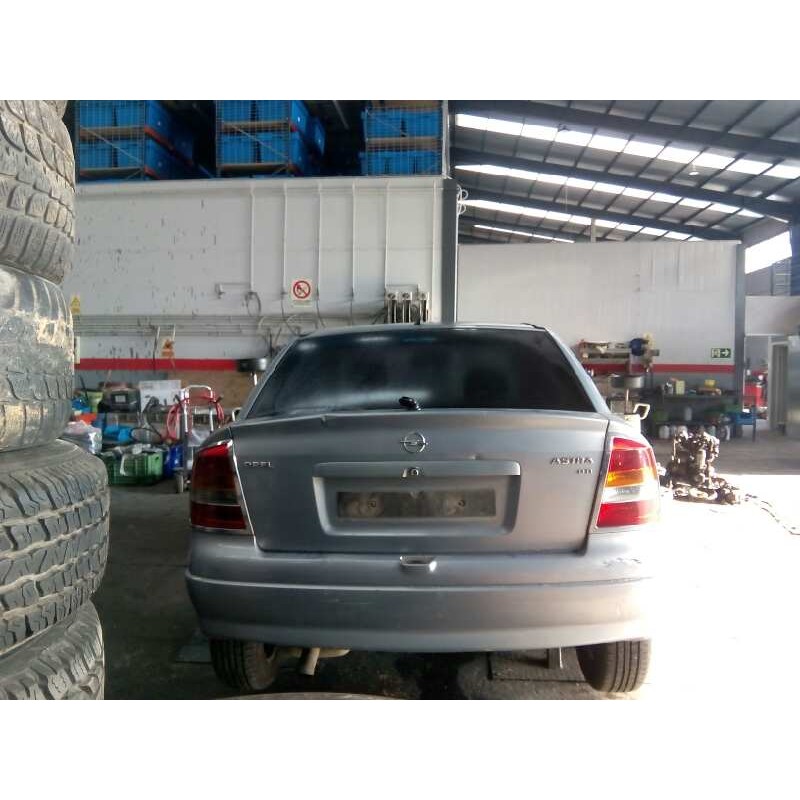 opel astra g berlina del año 2000