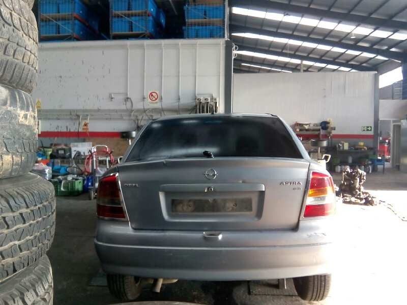opel astra g berlina del año 2000