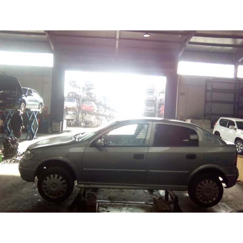 opel astra g berlina del año 2000
