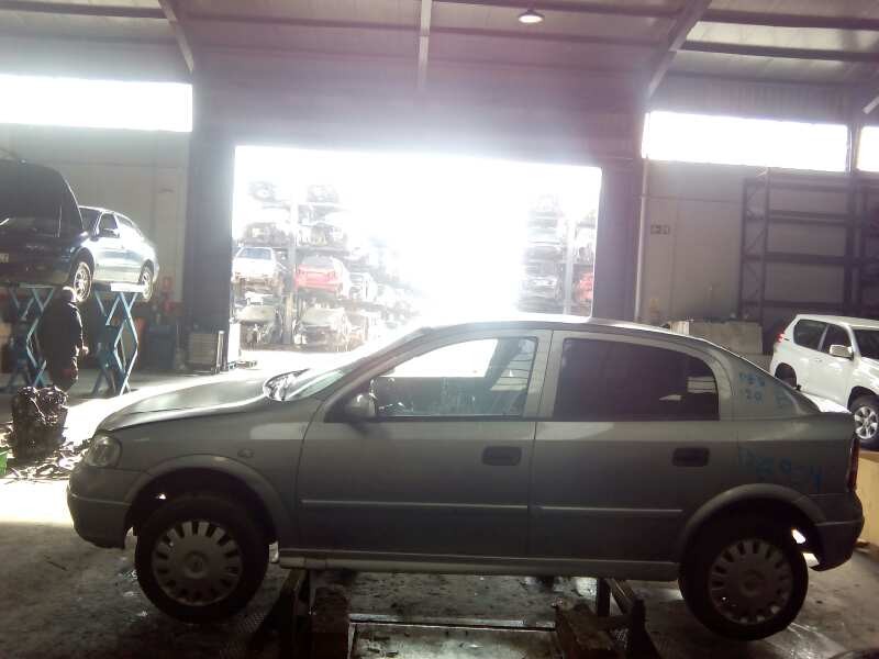 opel astra g berlina del año 2000