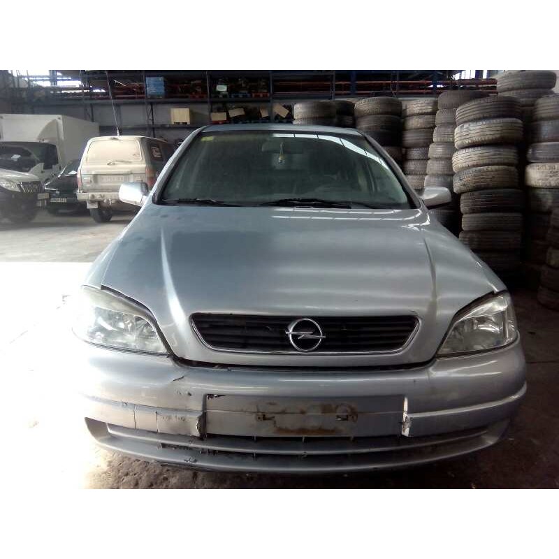 opel astra g berlina del año 2000