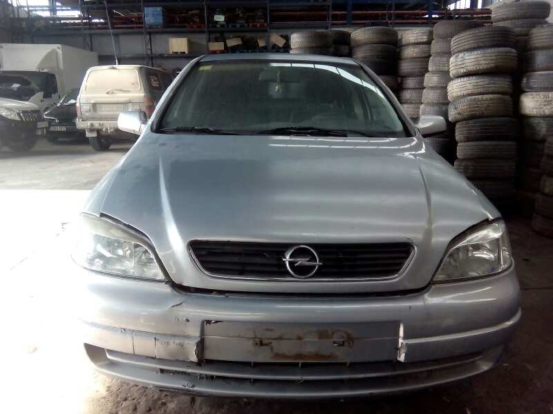 opel astra g berlina del año 2000