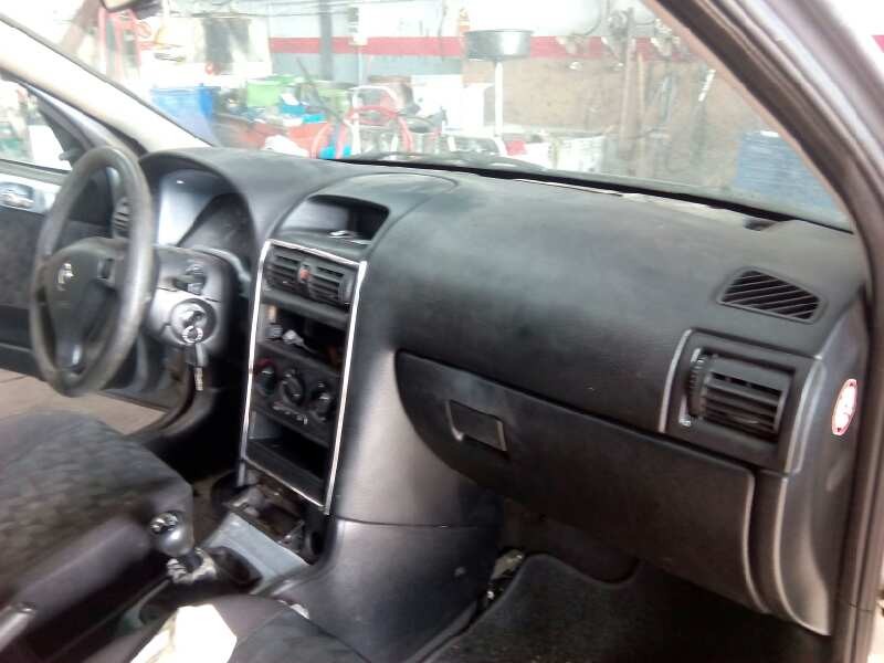 opel astra g berlina del año 2000