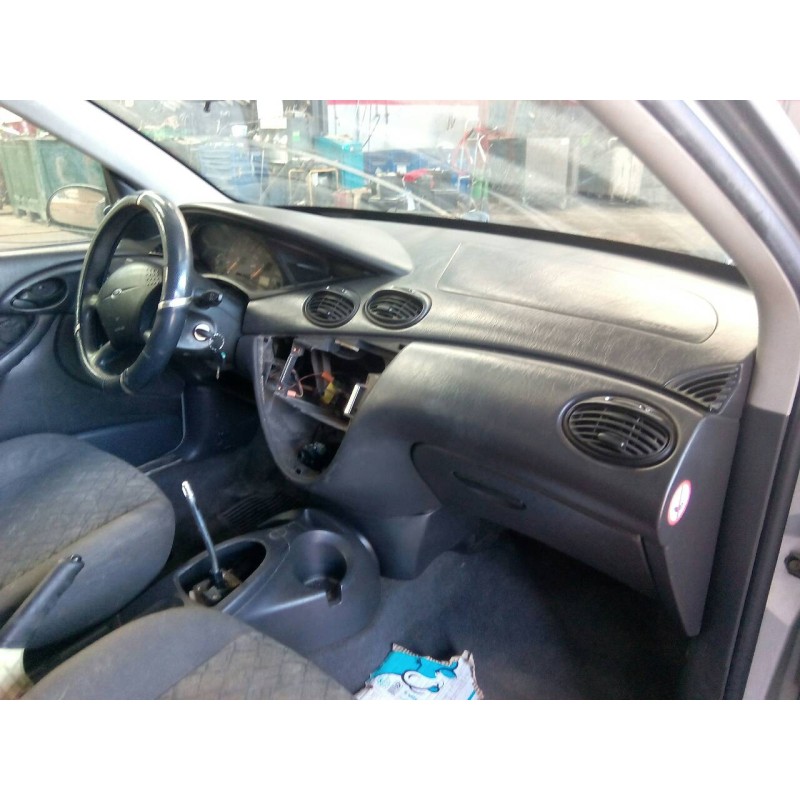ford focus berlina (cak) del año 2001