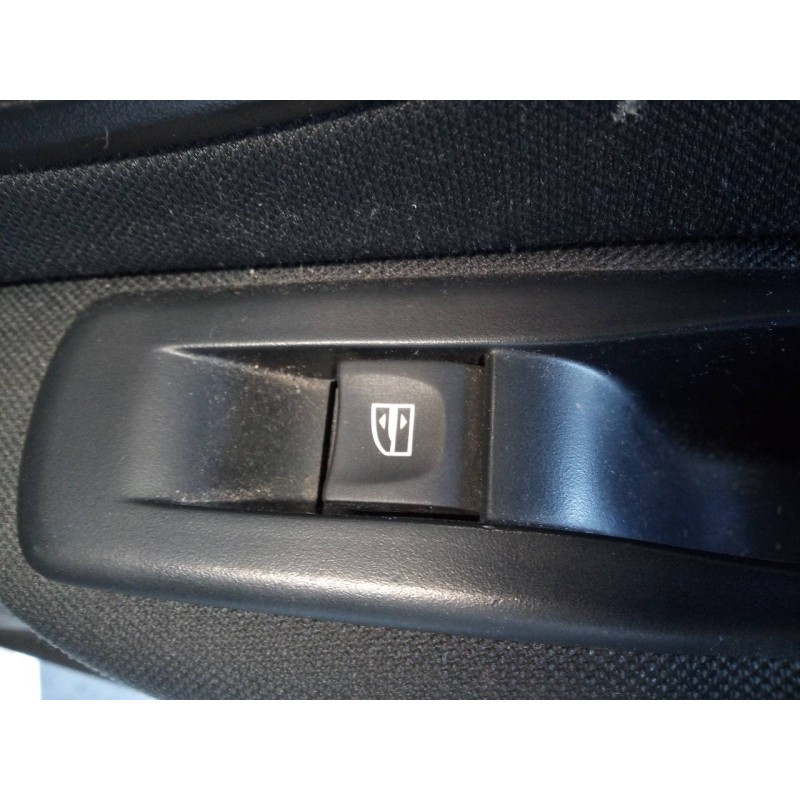 Recambio de mando elevalunas trasero derecho para renault megane iii berlina 5 p limited referencia OEM IAM   