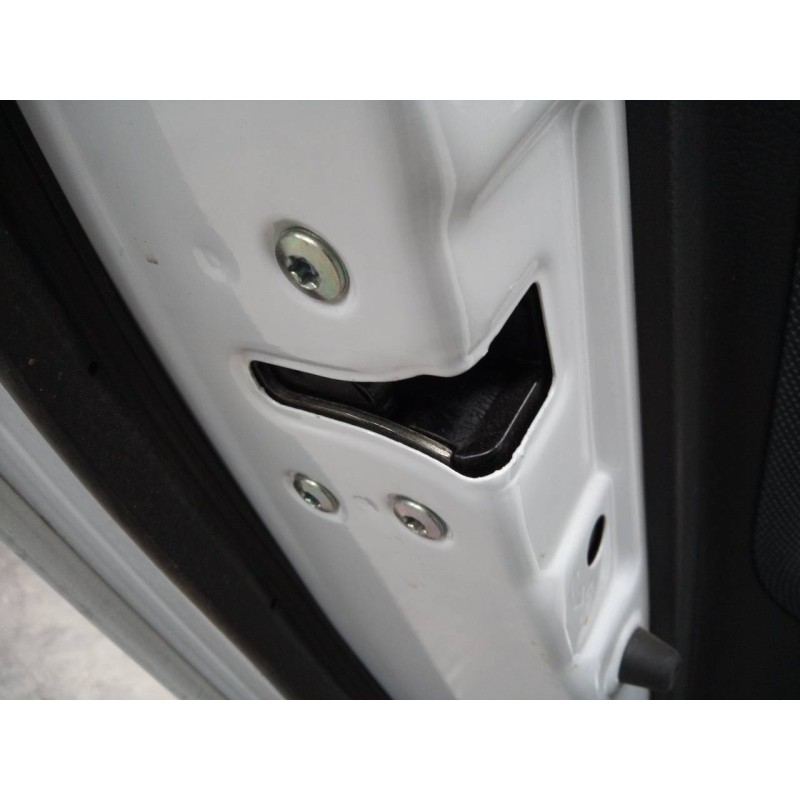 Recambio de cerradura puerta trasera izquierda para kia cee´d drive referencia OEM IAM   