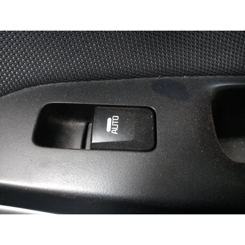 Recambio de mando elevalunas trasero derecho para kia cee´d drive referencia OEM IAM   