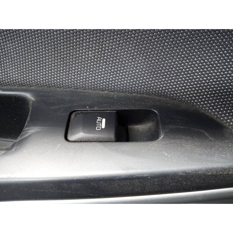 Recambio de mando elevalunas trasero izquierdo para kia cee´d drive referencia OEM IAM   