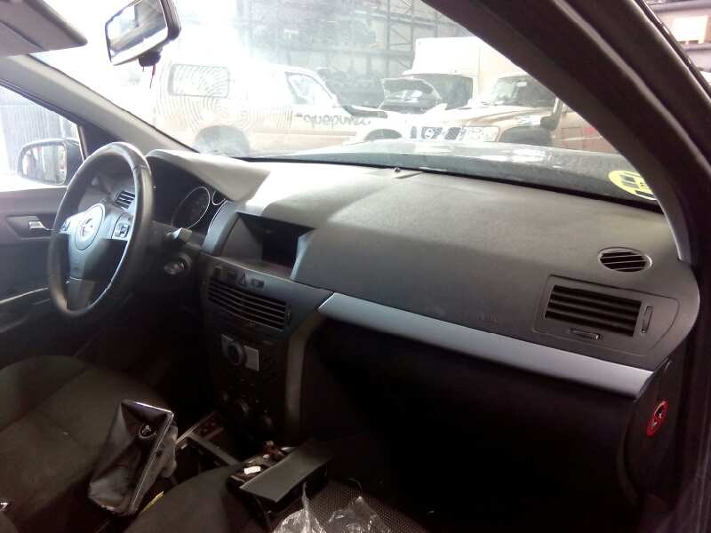 opel astra h berlina del año 2005
