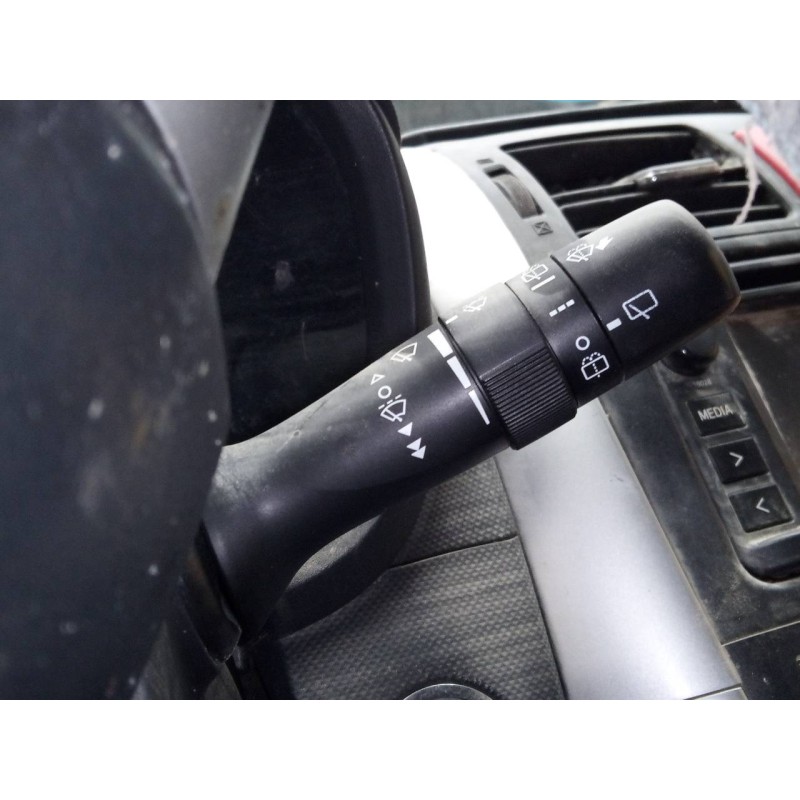 Recambio de mando limpia para toyota auris hybrid advance referencia OEM IAM   