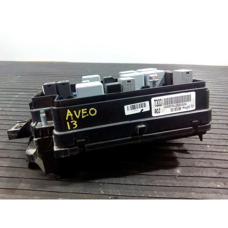 Recambio de caja reles / fusibles para chevrolet aveo sedán referencia OEM IAM 95180488  