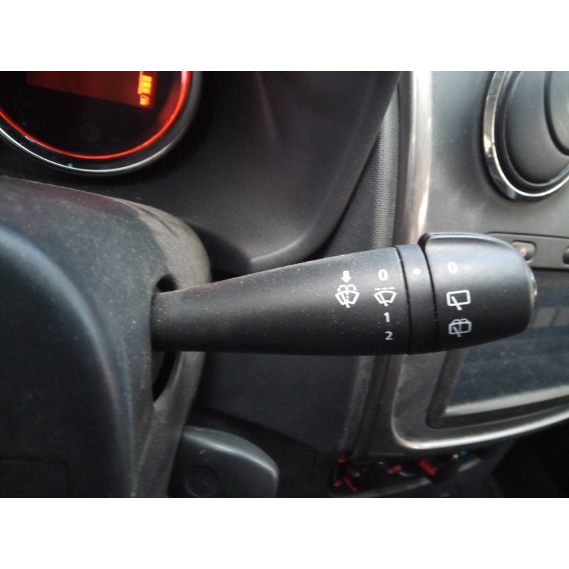 Recambio de mando limpia para dacia sandero stepway referencia OEM IAM   