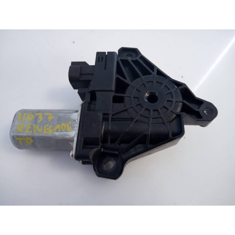 Recambio de motor elevalunas trasero derecho para jeep renegade longitude fwd referencia OEM IAM C37706100 SD887517 