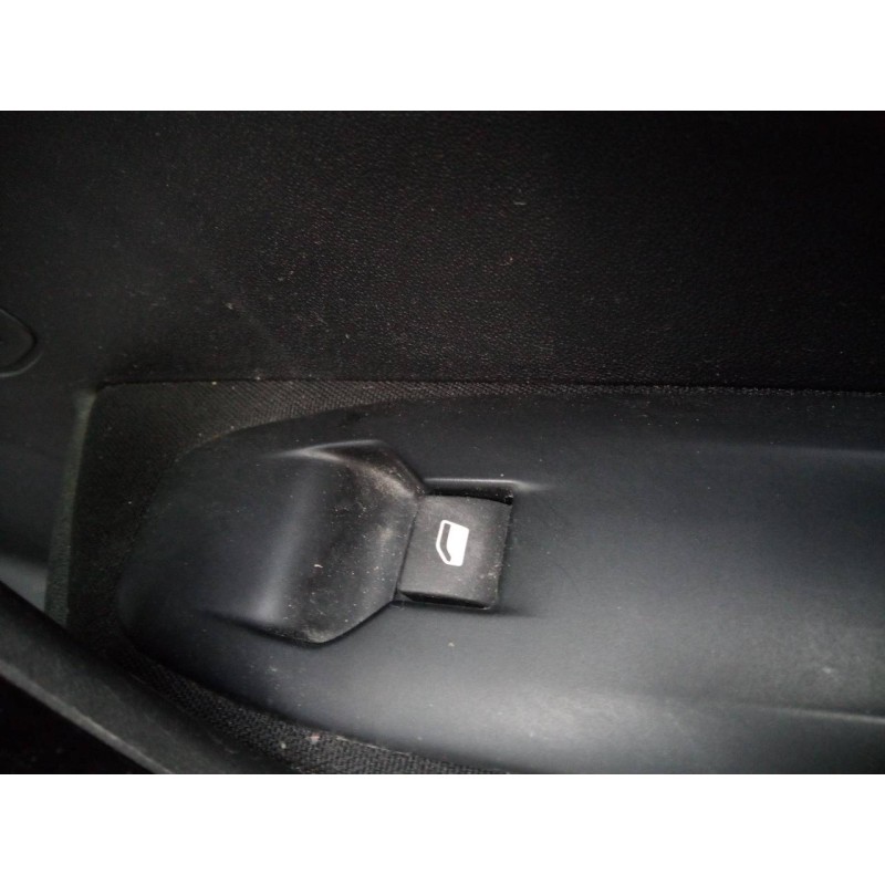 Recambio de mando elevalunas delantero derecho para peugeot 208 style referencia OEM IAM   