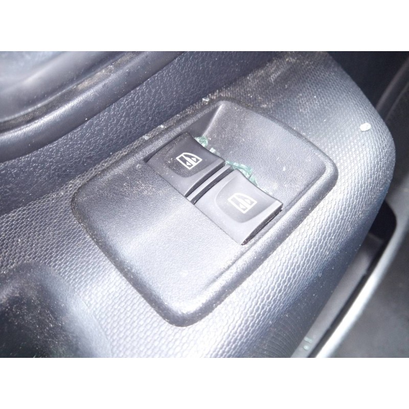 Recambio de mando elevalunas delantero izquierdo para dacia sandero stepway referencia OEM IAM   